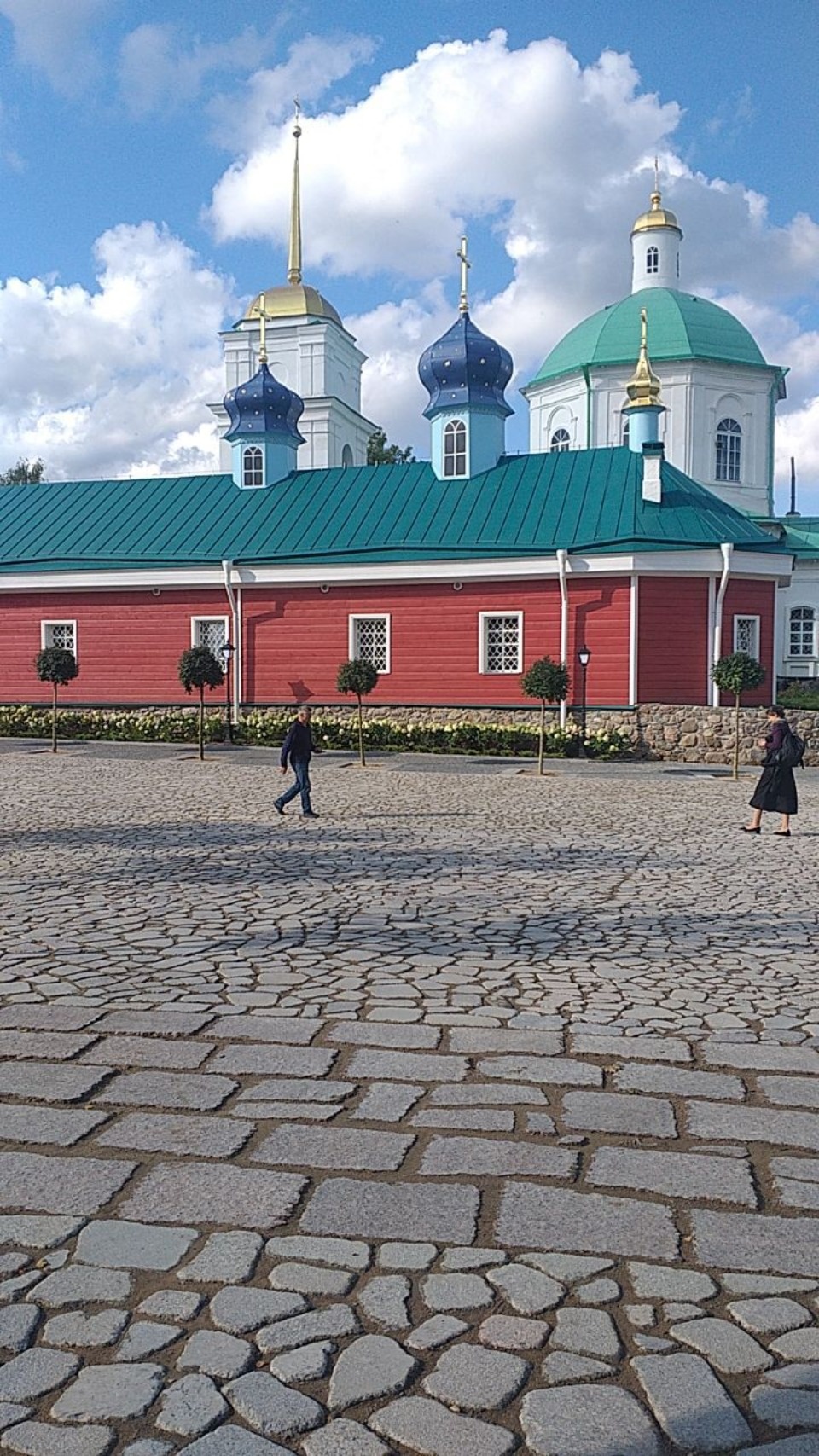 Булыжник планируют местами переложить на Соборной площади в Печорах