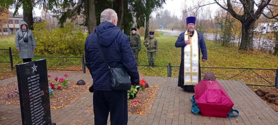 Останки пяти бойцов Красной Армии перезахоронили в Усвятском районе