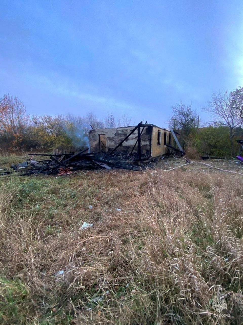 Два человека погибли на пожаре в Псковском районе