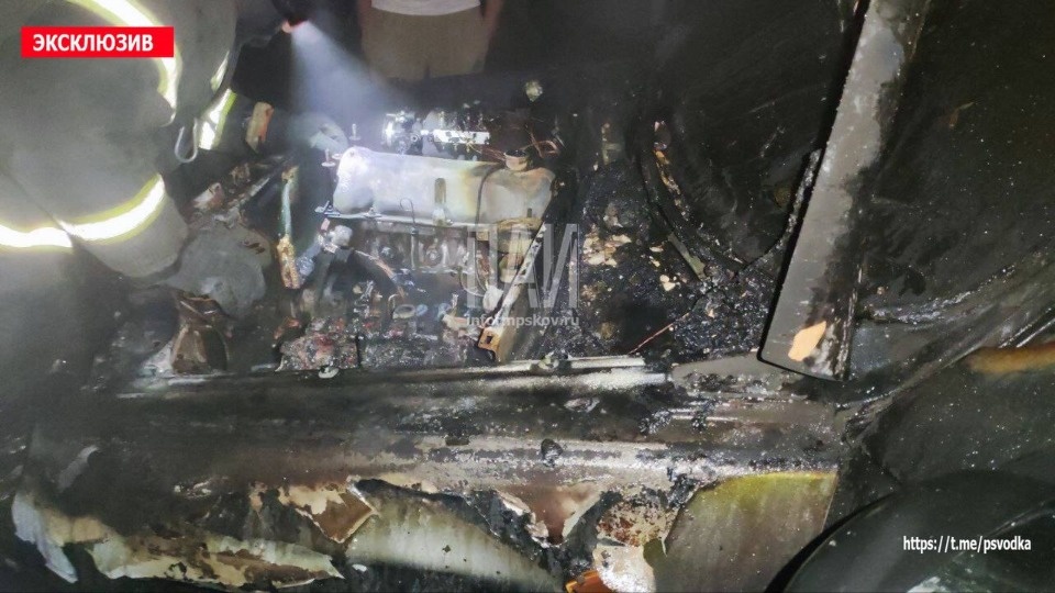 Автомобиль горел на улице Гоголя в Пскове