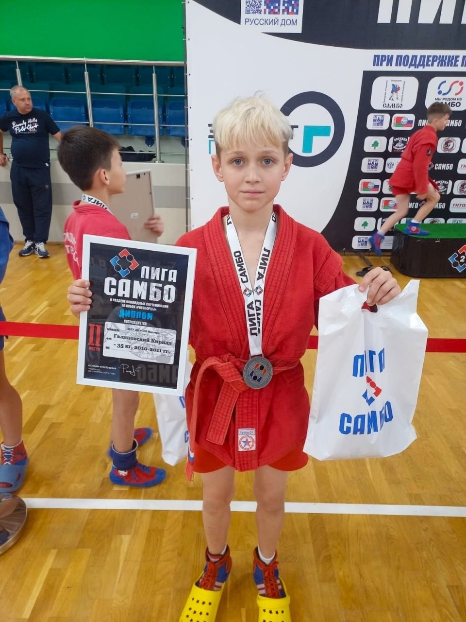 Псковские самбисты привезли три медали с турнира в Минске