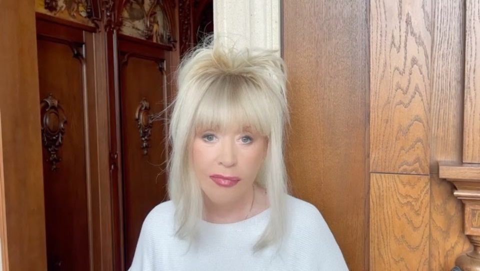 Алла Пугачева вернулась в Россию через госграницу в Псковской области