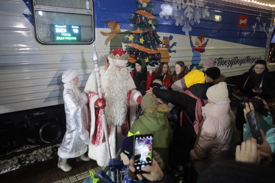 5 января в Псков и Дно вновь приедет сказочный «Поезд Деда Мороза» 5 января в Псков и Дно вновь приедет сказочный «Поезд Деда Мороза»
