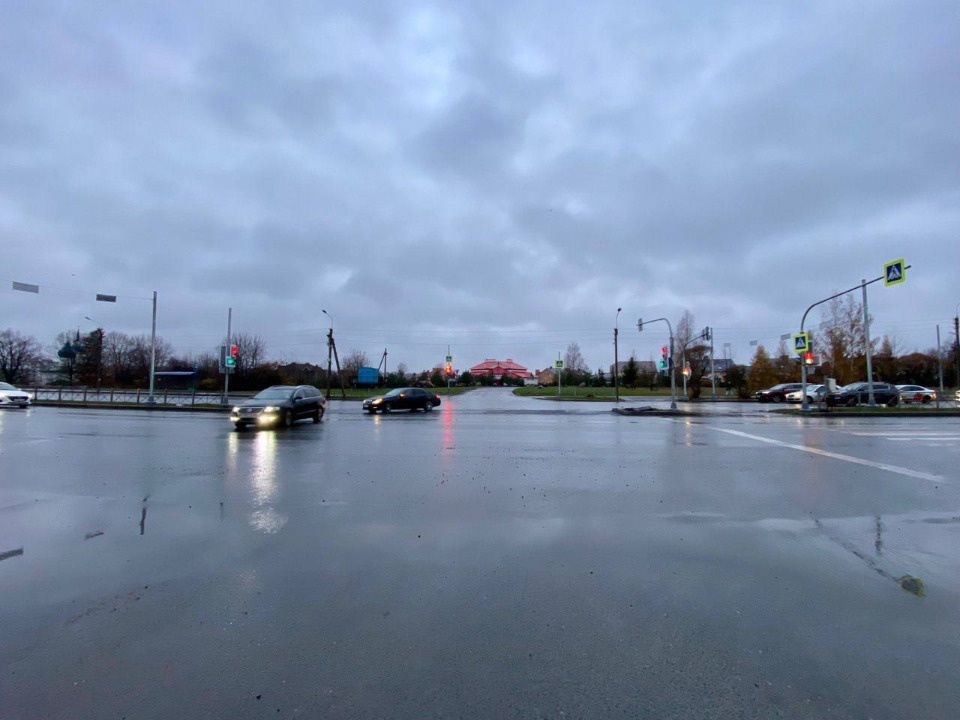 На перекрестке улиц Алмазной и Чудской в Пскове изменилась схема движения транспорта На перекрестке улиц Алмазной и Чудской в Пскове изменилась схема движения транспорта