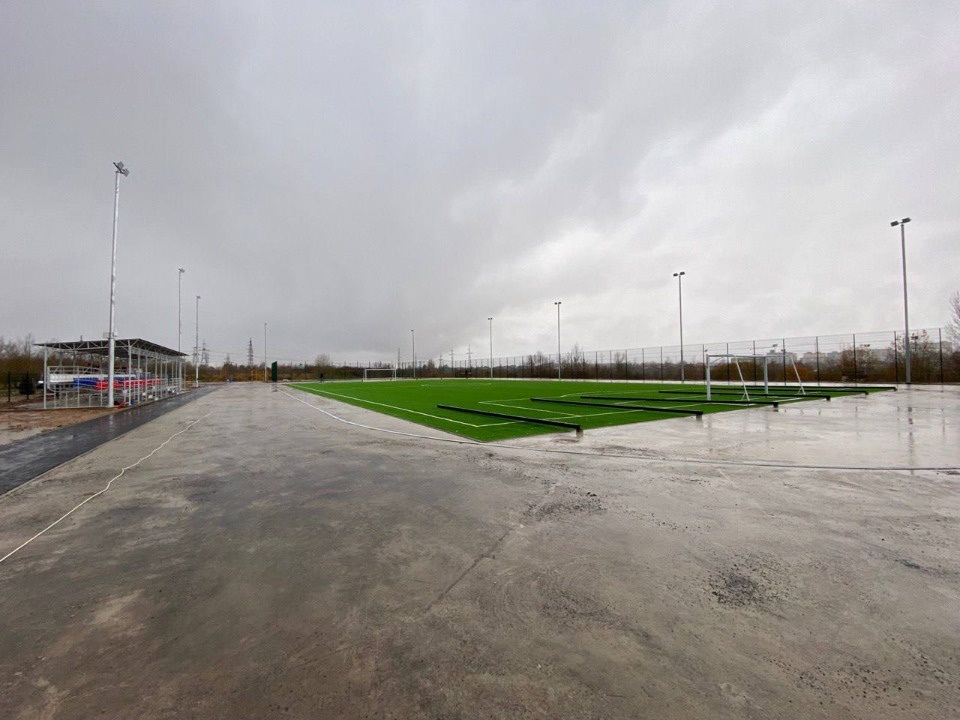 Фигуры спортсменов украсили отремонтированный спортзал в школе №5 в Пскове Фигуры спортсменов украсили отремонтированный спортзал в школе №5 в Пскове