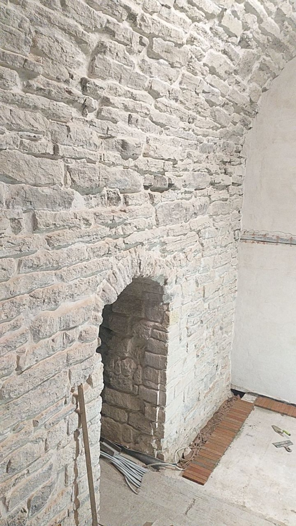 В Пороховых погребах в Пскове завершается устройство подземных коммуникаций В Пороховых погребах в Пскове завершается устройство подземных коммуникаций