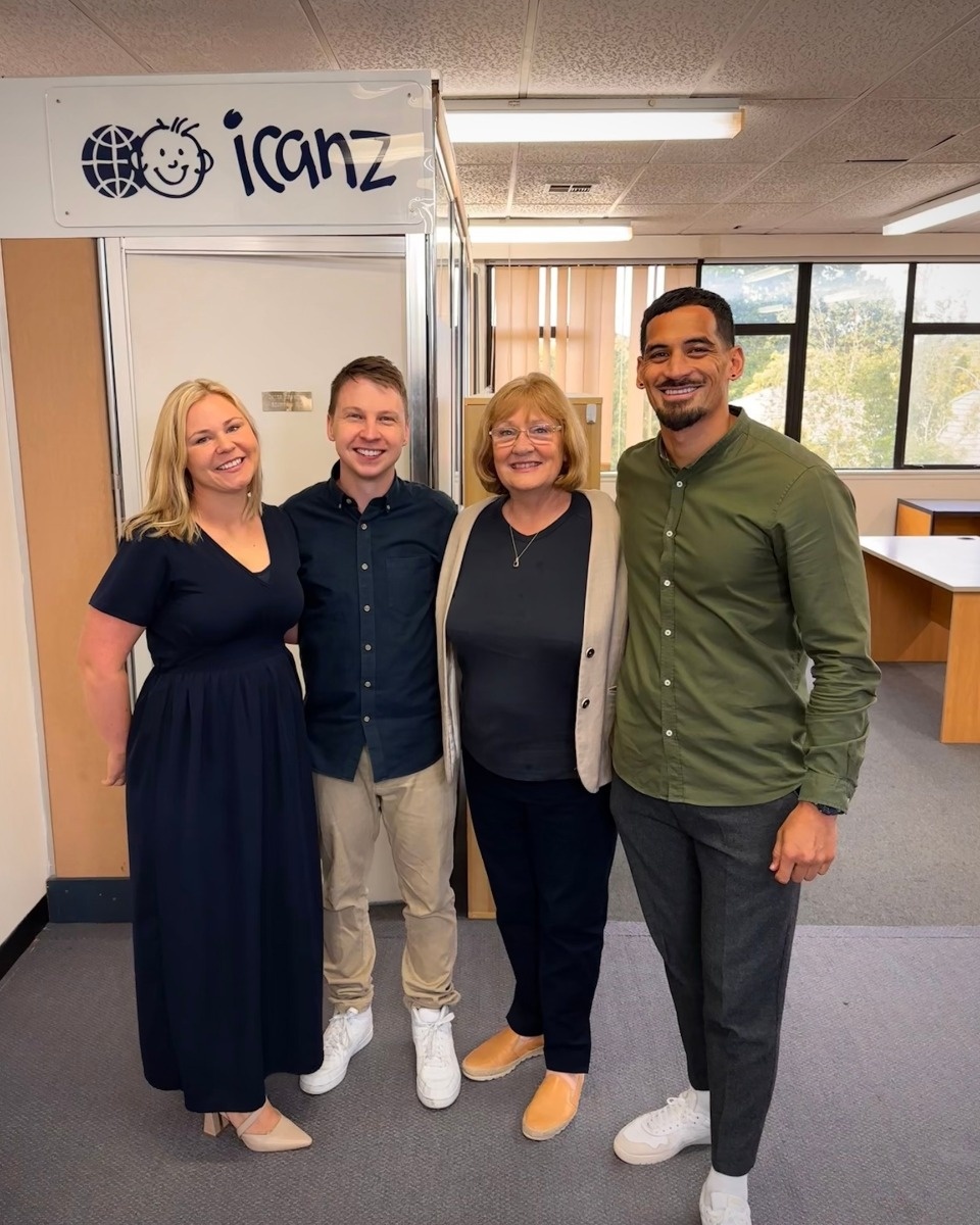 Удочеренная новозеландцами россиянка спустя много лет нашла родных из Пскова