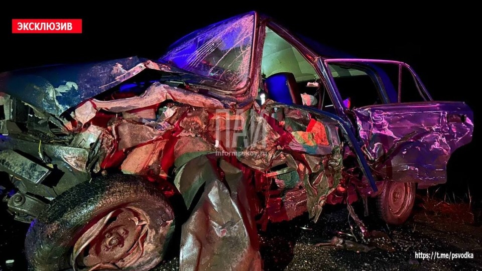 Водителя легковушки доставили больницу после крупной аварии в Невельском районе Водителя легковушки доставили больницу после крупной аварии в Невельском районе