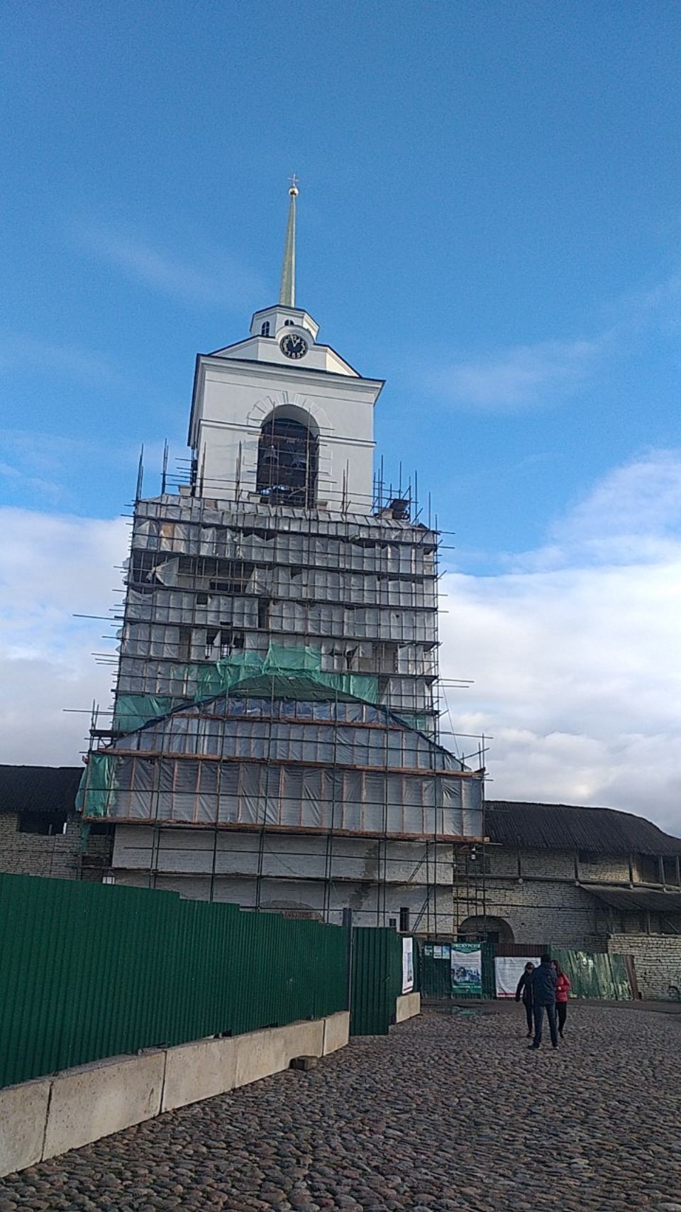 На колокольне Троицкого собора оборудуют строительный тепляк для работы реставраторов зимой На колокольне Троицкого собора оборудуют строительный тепляк для работы реставраторов зимой