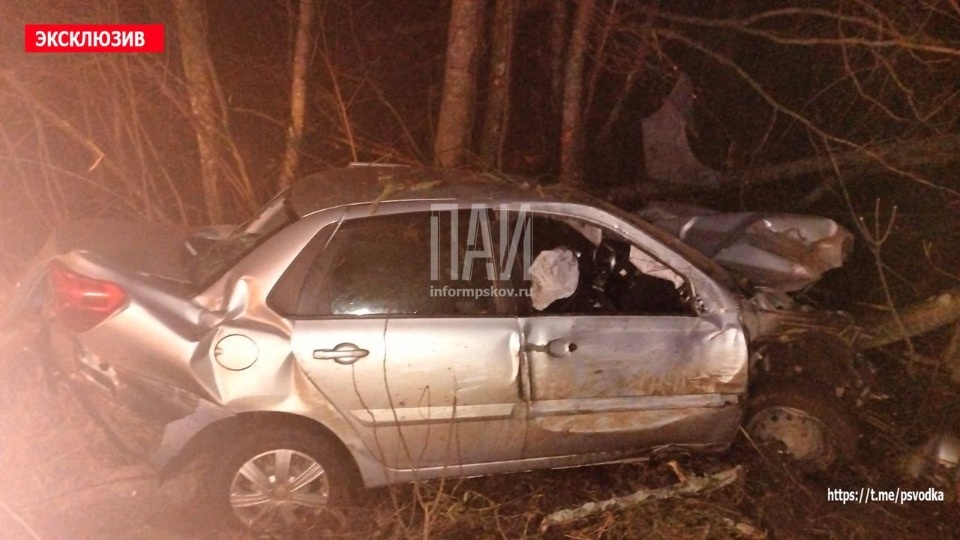 Водителю потребовалась госпитализация после аварии в Гдовском районе Водителю потребовалась госпитализация после аварии в Гдовском районе