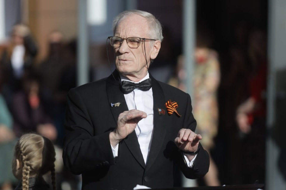 Ушел из жизни руководитель псковского детского оркестра «Геликон» Александр Роор