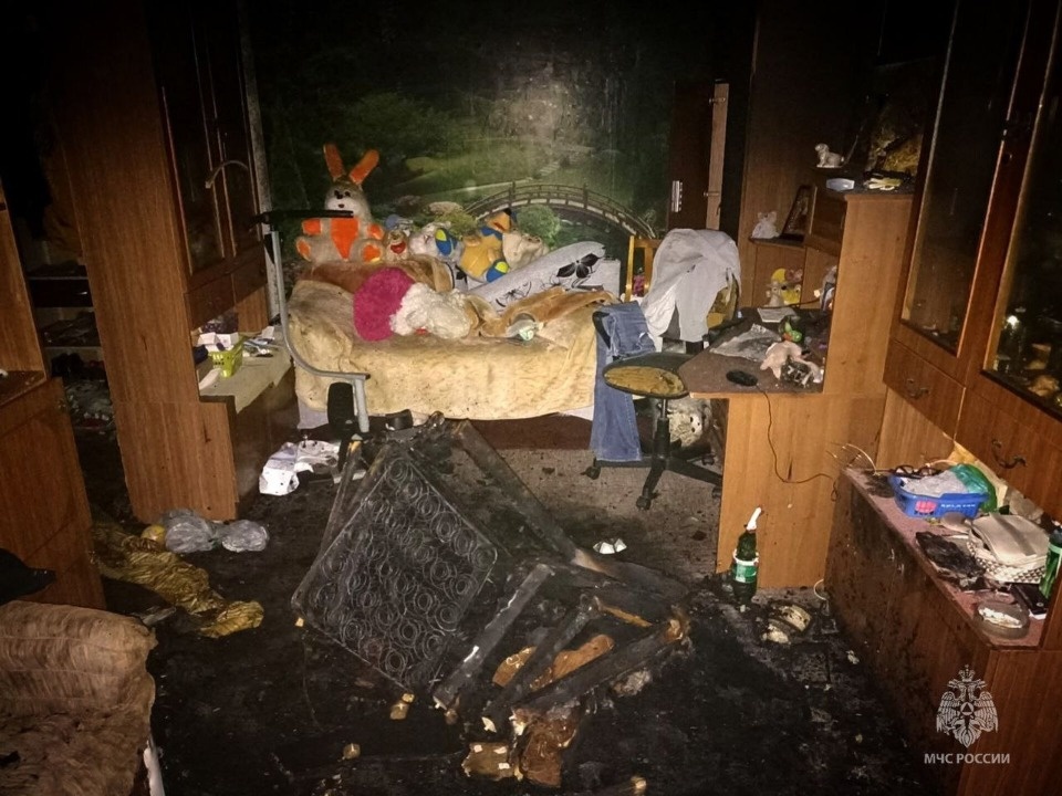 60-летняя женщина пострадала на пожаре в многоэтажке в Пскове