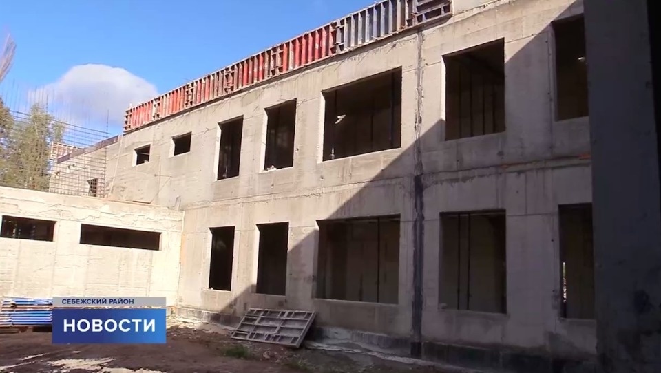 Школа с видом на озеро