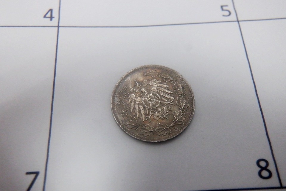 Иностранец попытался вывезти из России через Псковскую область старинные монеты 