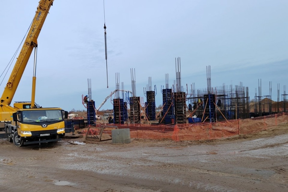 В Гдове продолжается строительство новой школы на 825 мест 