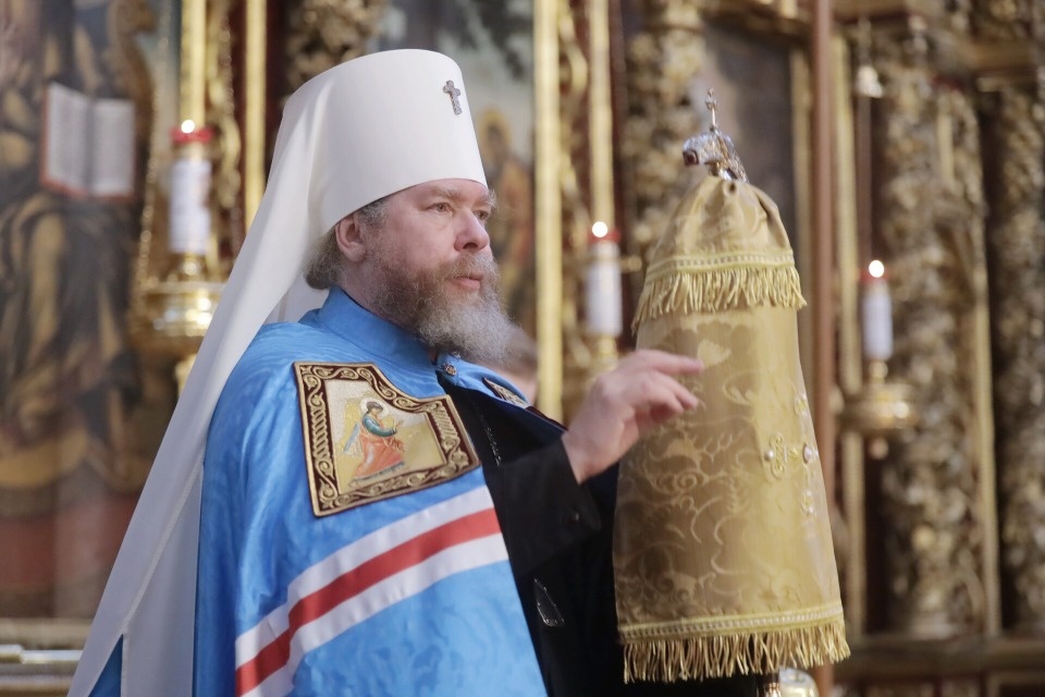 Митрополит Тихон пообещал выяснить, кто духовник Владимира Путина
