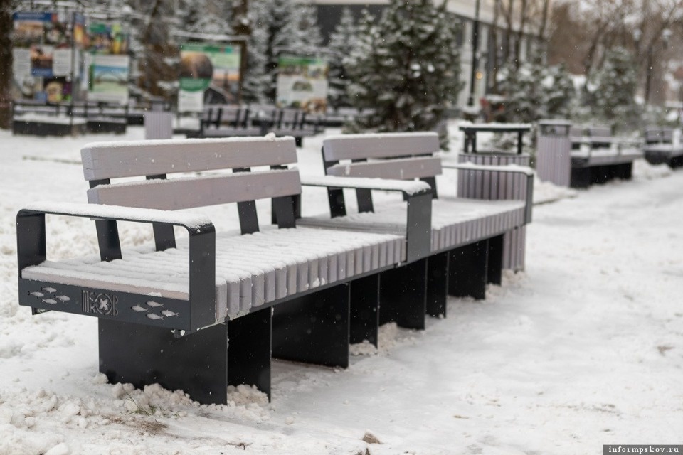 Новые скамейка на улице Пушкина перенесут в Детский парк в Пскове 