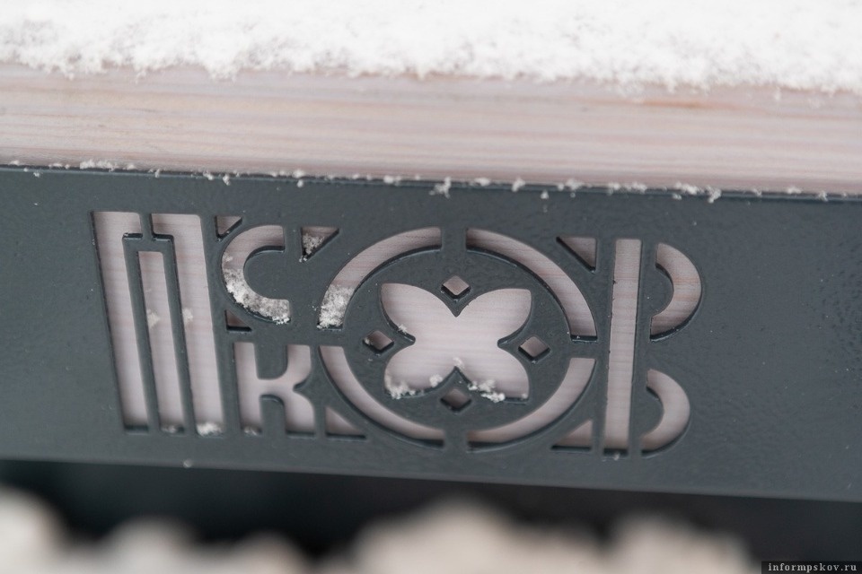 Новые скамейка на улице Пушкина перенесут в Детский парк в Пскове 