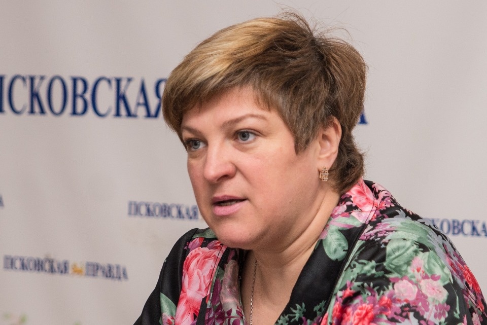 Псковский детский омбудсмен взяла на контроль жизнеустройство детей из семьи, где погибли трое несовершеннолетних 