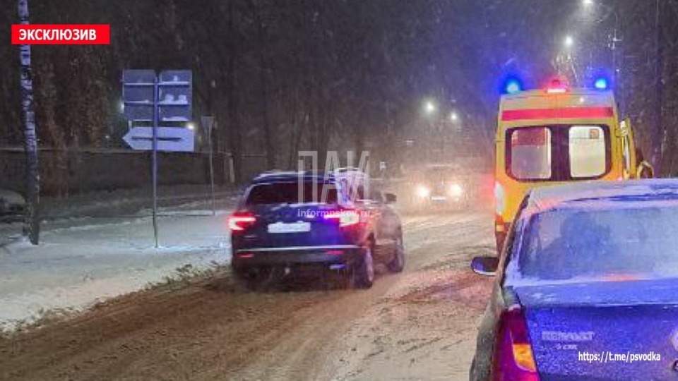 Пешехода госпитализировали после наезда иномарки в Пскове