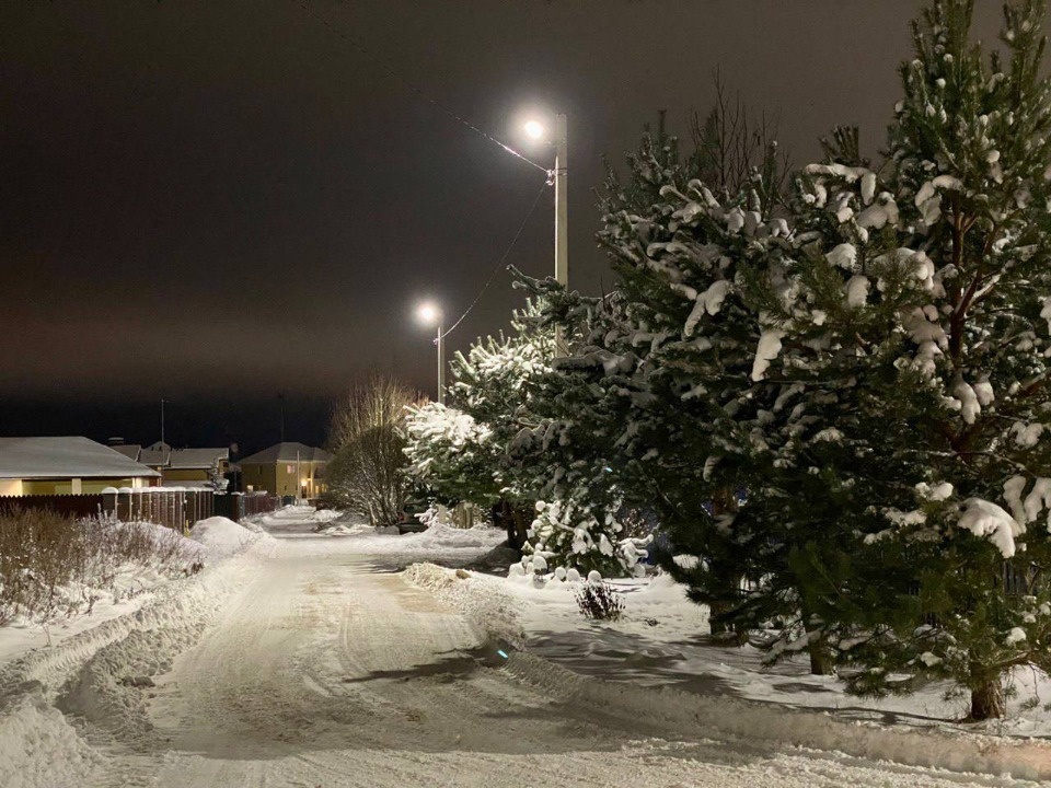 В микрорайоне Паневик в Пскове установили уличное освещение