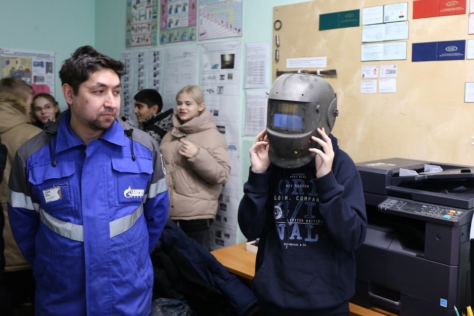 Псковские газовики проводят профориентационные экскурсии для школьников