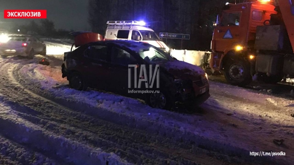 В Псковском районе в результате аварии пострадала подросток