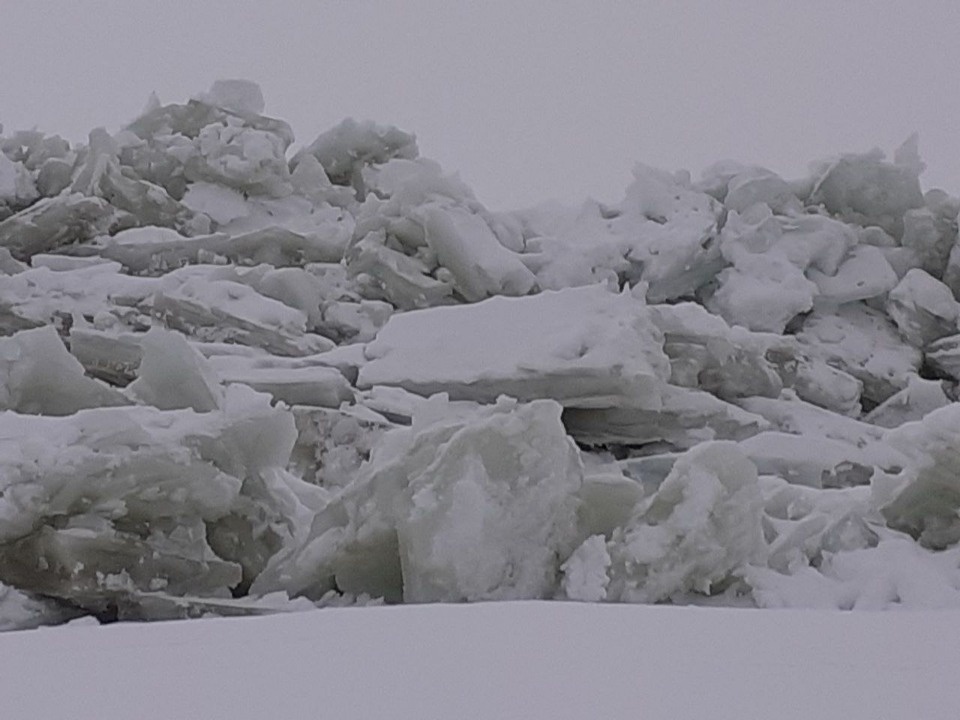 На Чудском озере образовались торосы высотой до трех метров
