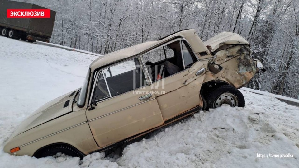 Госпитализация потребовалась водителю в результате ДТП в Стругокрасненском районе
