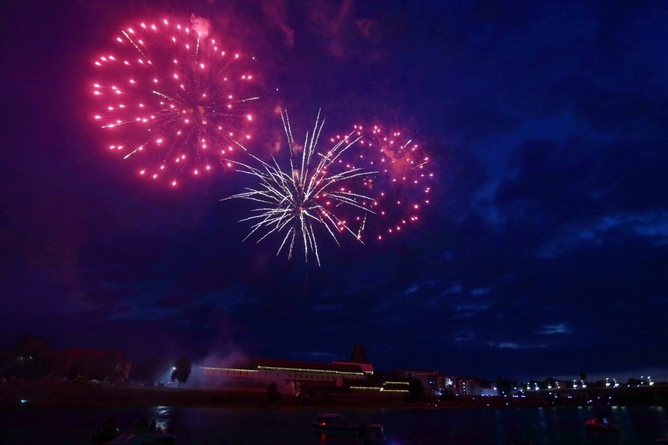 Михаил Ведерников рассказал, когда в Псковской области разрешат запускать салюты