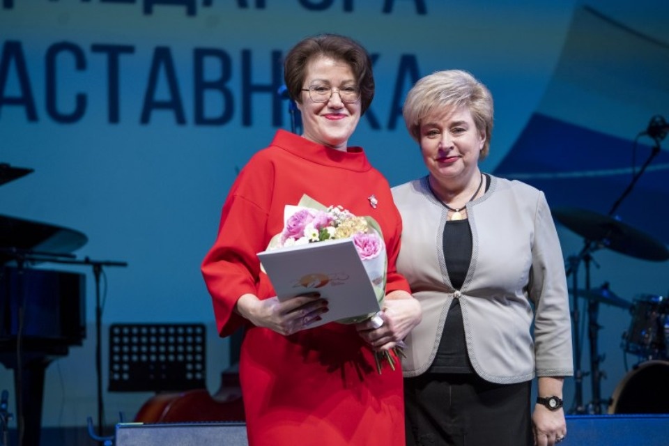 Благодарственные письма Минпросвещения России вручили трем педагогам из Псковской области