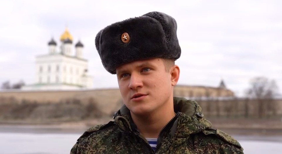 Псковский военнослужащий рассказал, как тащил товарища до окопа под артобстрелом в зоне СВО