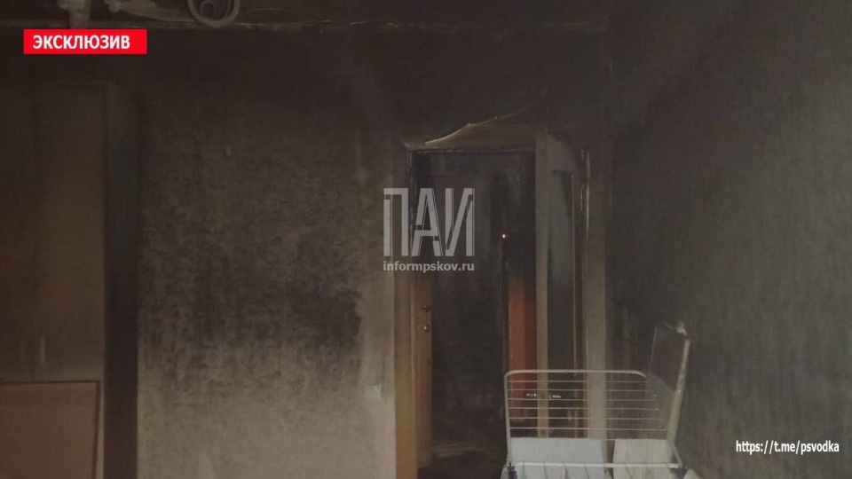 Семерых взрослых и двух детей эвакуировали из-за пожара в многоэтажке Пскова