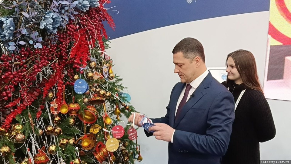 Псковский губернатор обещал исполнить мечты детей из Крыма и Ростова-на-Дону на выставке «Россия»