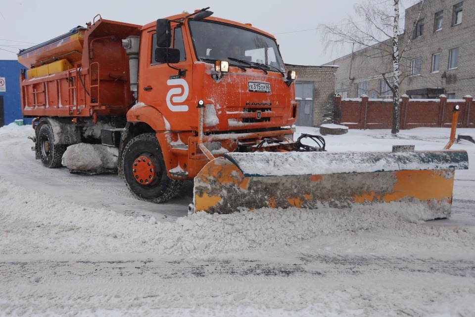 Не скромничать в вопросе уборки улиц призвал глав районов губернатор Псковской области