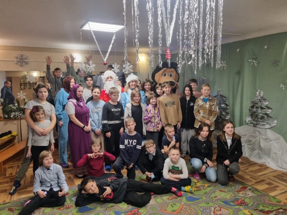 Молодежный совет поздравил детей из детских домов с Новым годом