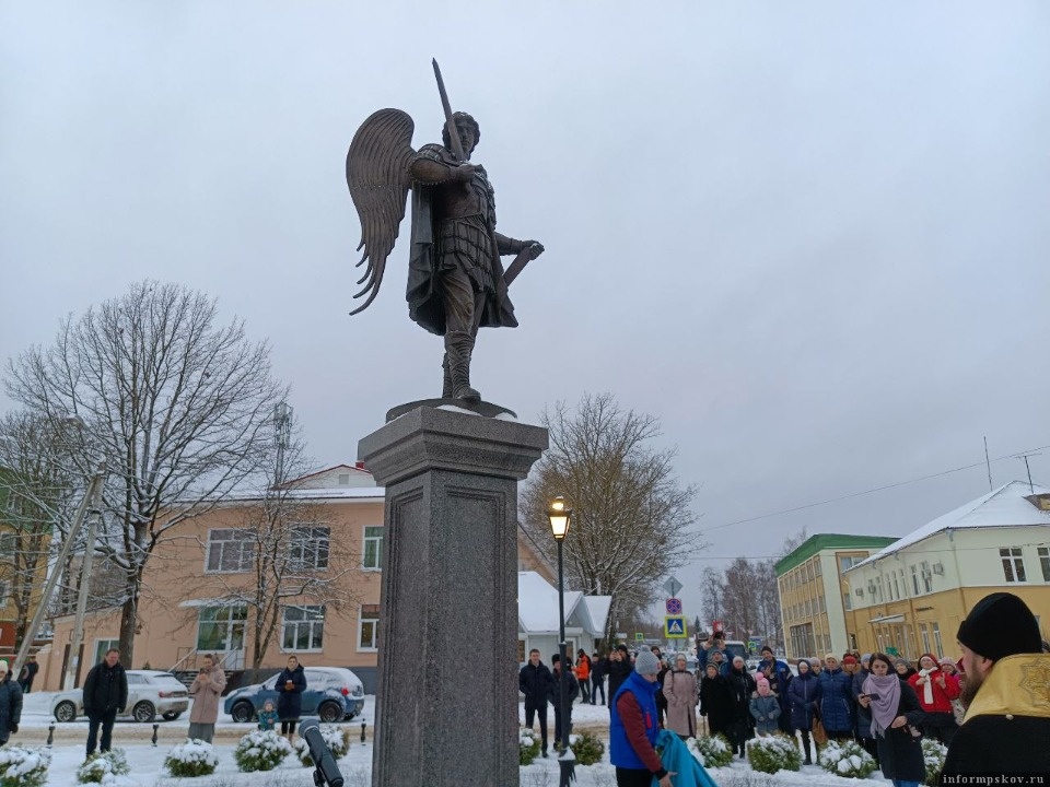 В Печорах открыли памятник архангелу Михаилу