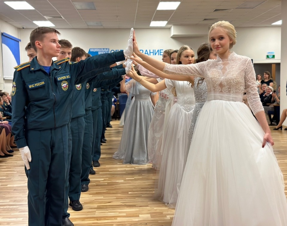 Первый Кадетский бал прошел в гимназии №29 в Пскове