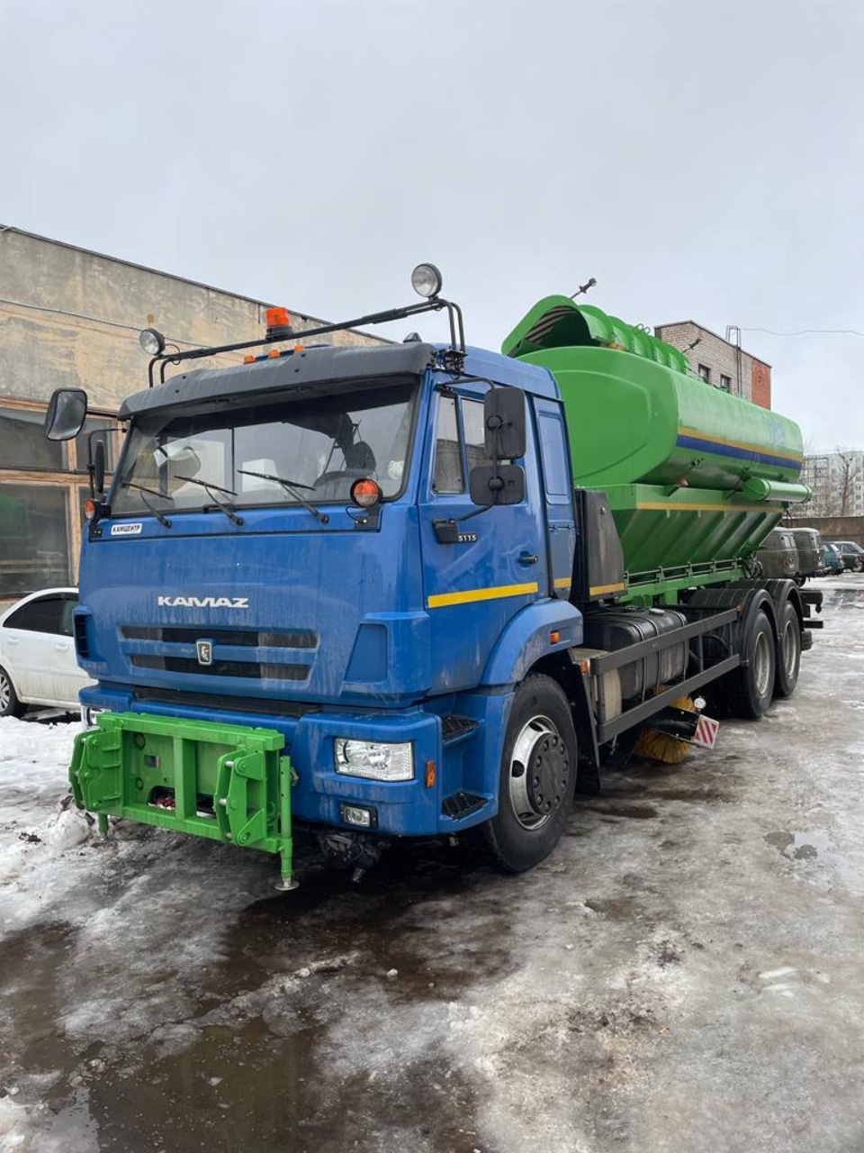 Новая дорожная техника поступила в Псков