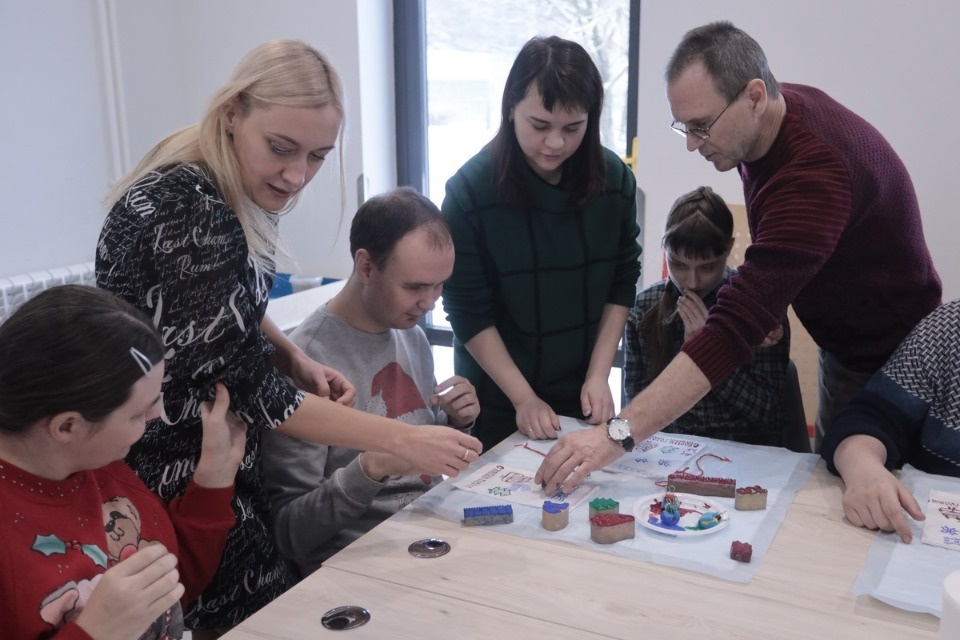 Открытые двери