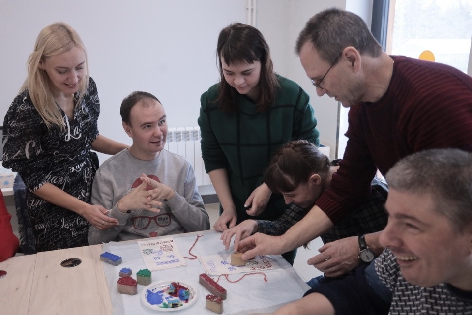 Открытые двери