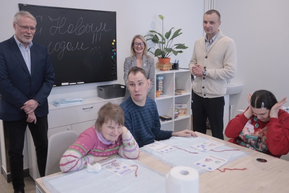 Открытые двери