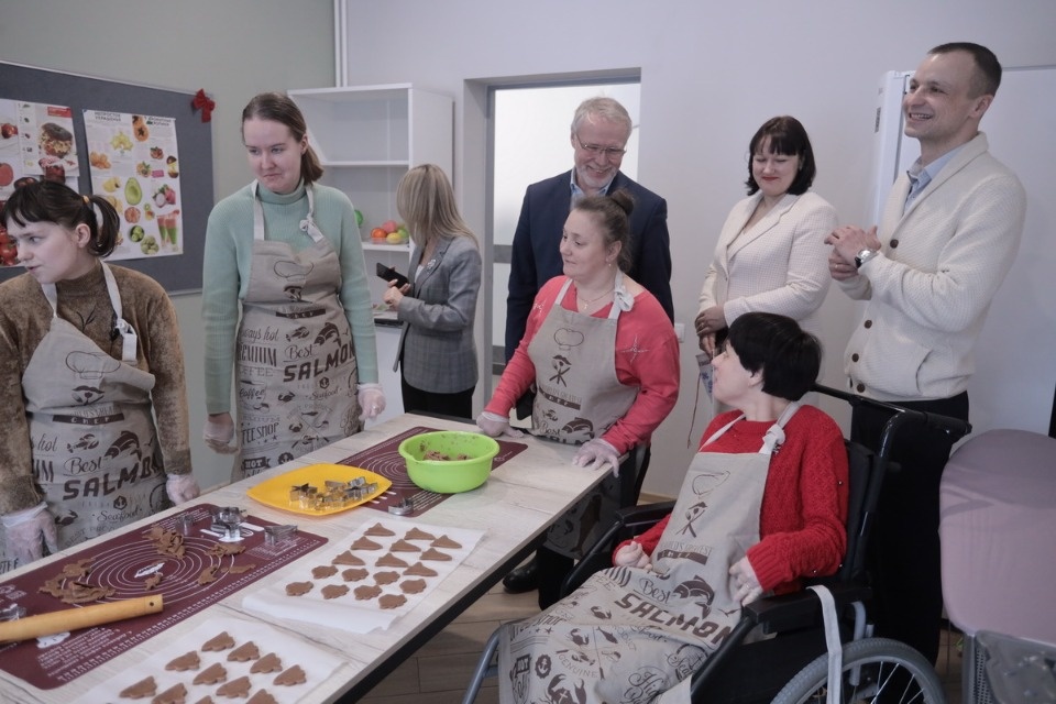 Открытые двери