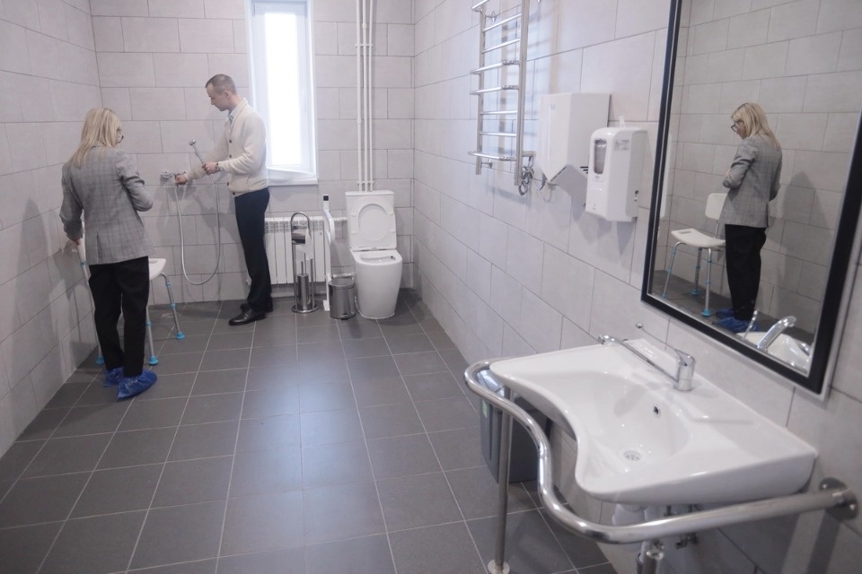 Открытые двери