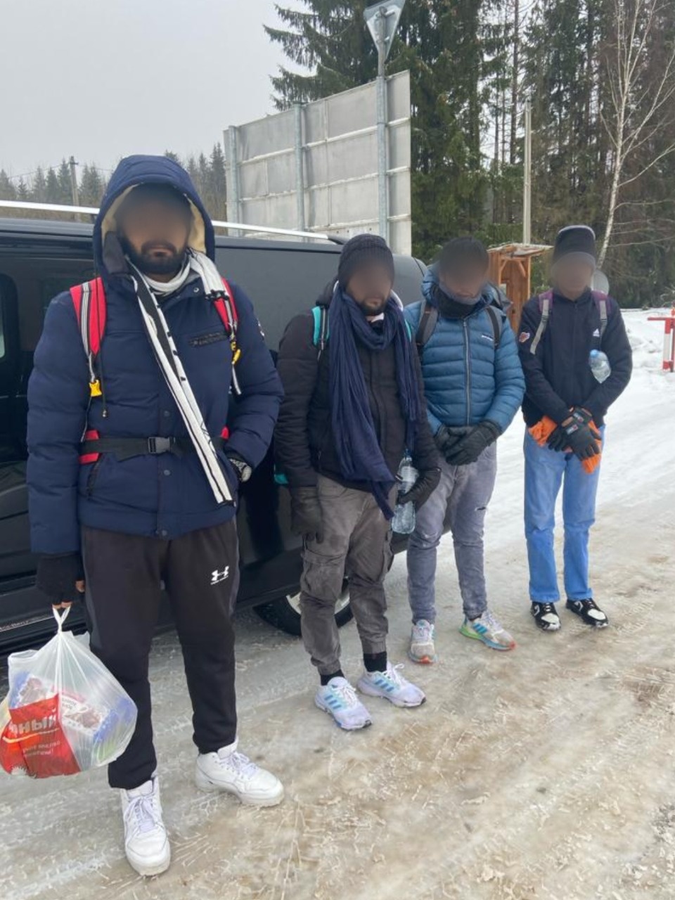 Две группы иностранцев планировали незаконно пересечь псковскую госграницу в поисках лучшей жизни