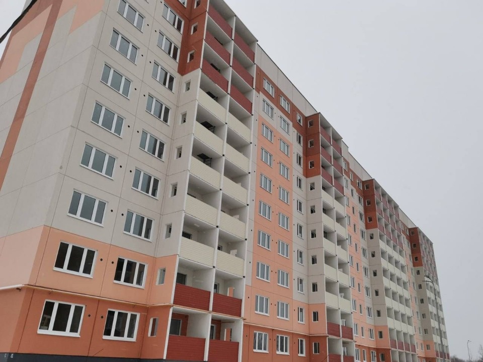 Ключи от новых квартир в домах в Любятово в Пскове вручат детям-сиротам после новогодних праздников