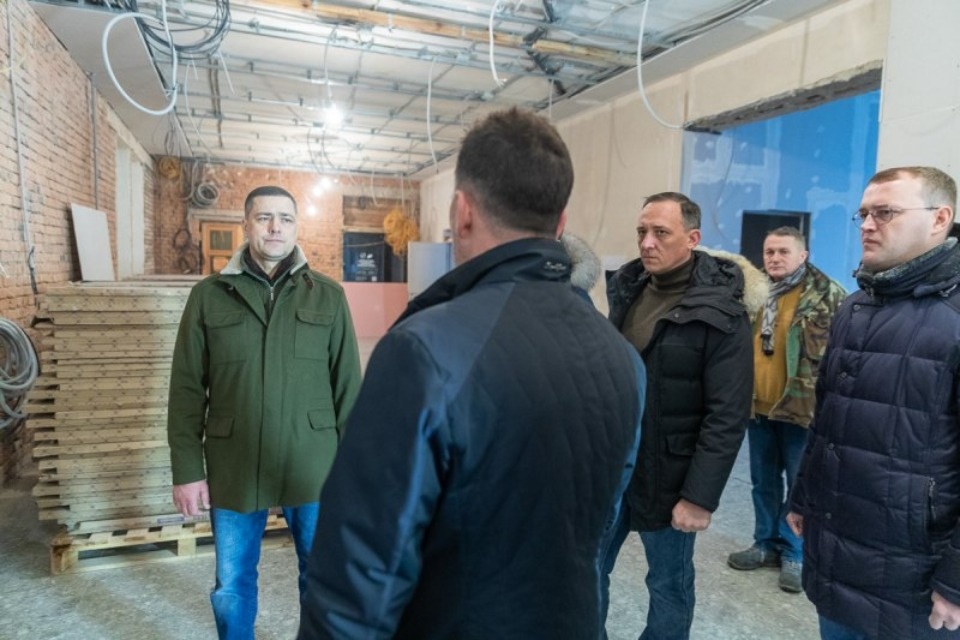 Михаил Ведерников проконтролировал создание Центра молодёжи в Пскове