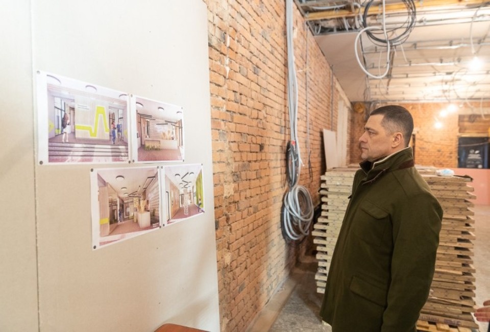 Михаил Ведерников проконтролировал создание Центра молодёжи в Пскове