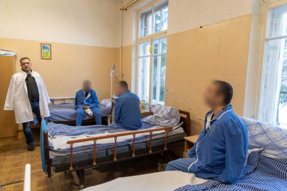 Псковский губернатор посетил участников СВО в военном госпитале
