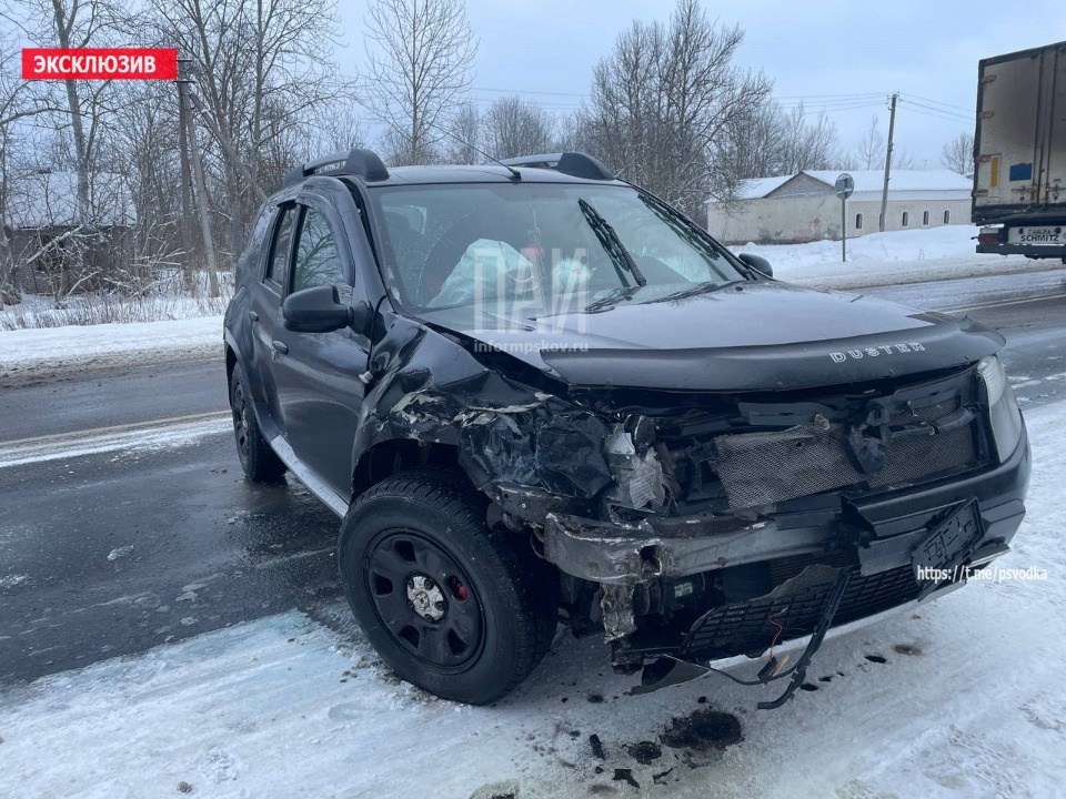 Четыре человека пострадали в аварии в Островском районе Четыре человека пострадали в аварии в Островском районе